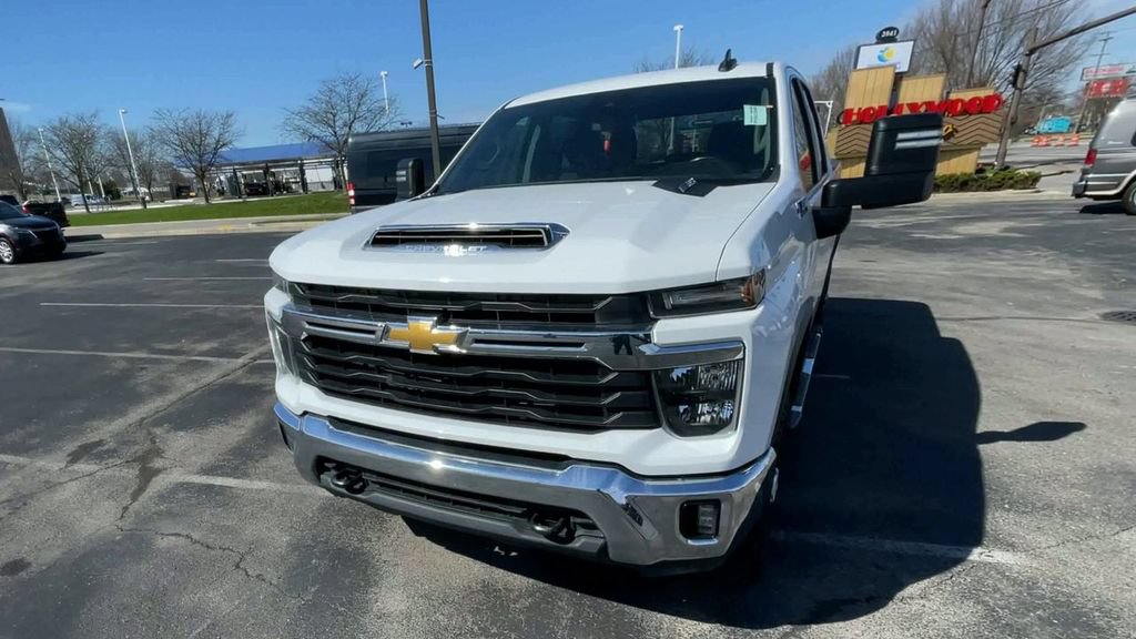 Used 2024 Chevrolet Silverado 2500 LT AWD/4WD image 5