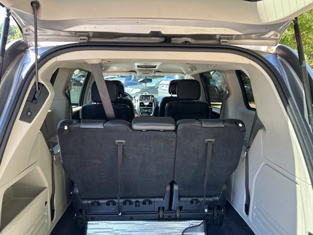 Used 2016 Chrysler Town & Country Touring FWD image 14