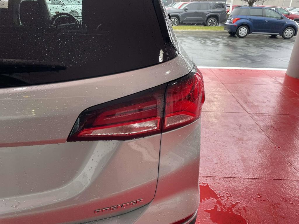 Used 2022 Chevrolet Equinox Premier image 18