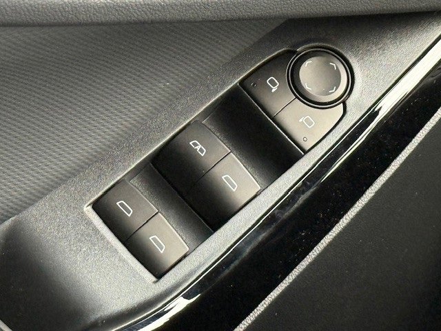 New 2026 Chevrolet Equinox LT w/ Convenience Package II image 32