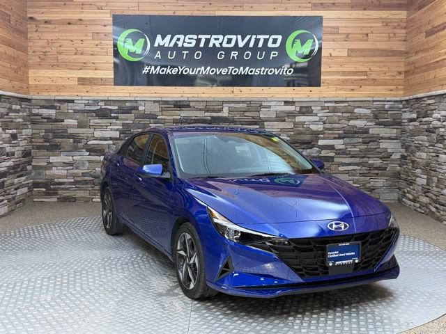 Used 2023 Hyundai Elantra SEL w/ Convenience Package FWD image 2
