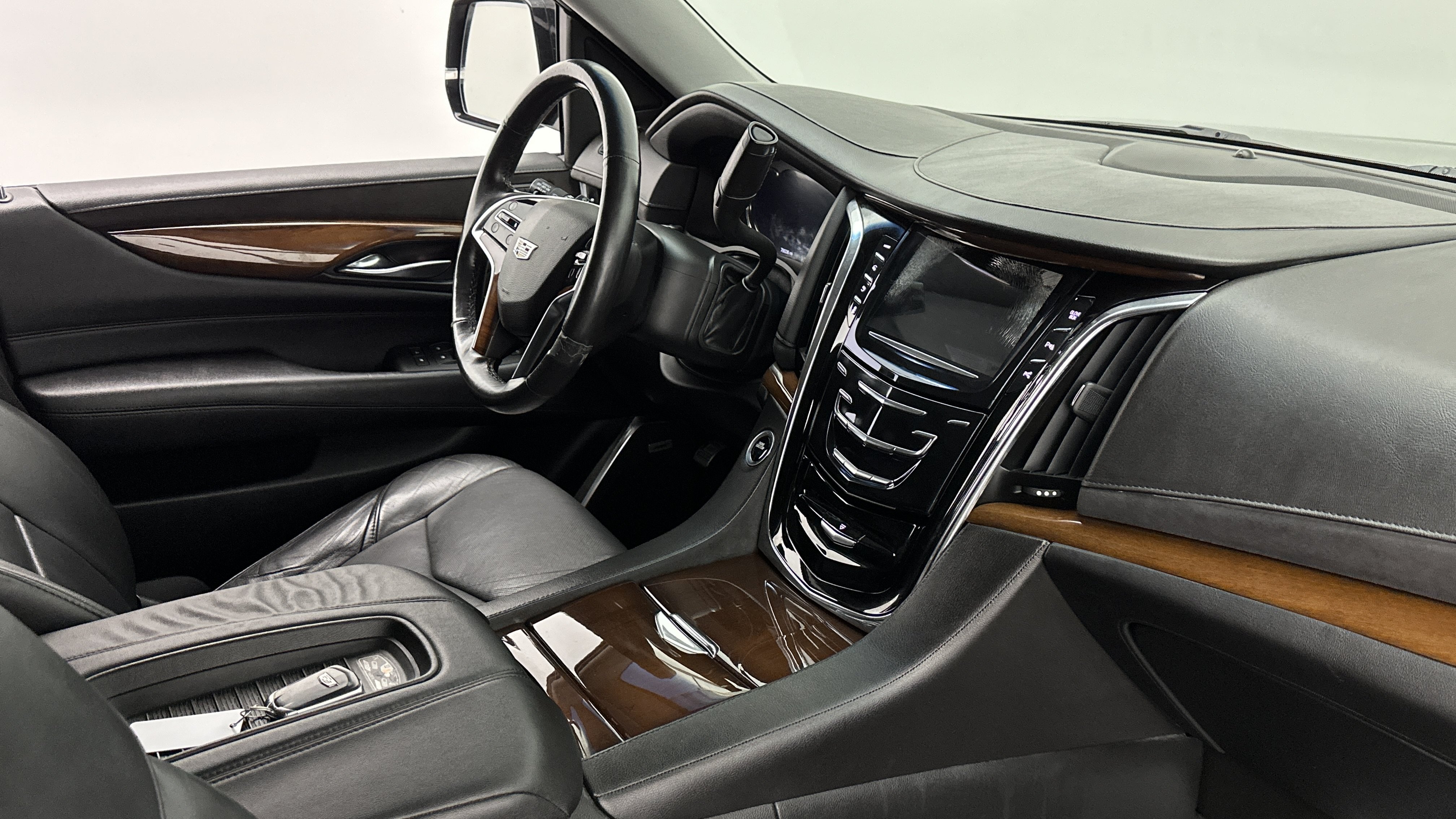 Used 2018 Cadillac Escalade ESV 4WD image 37