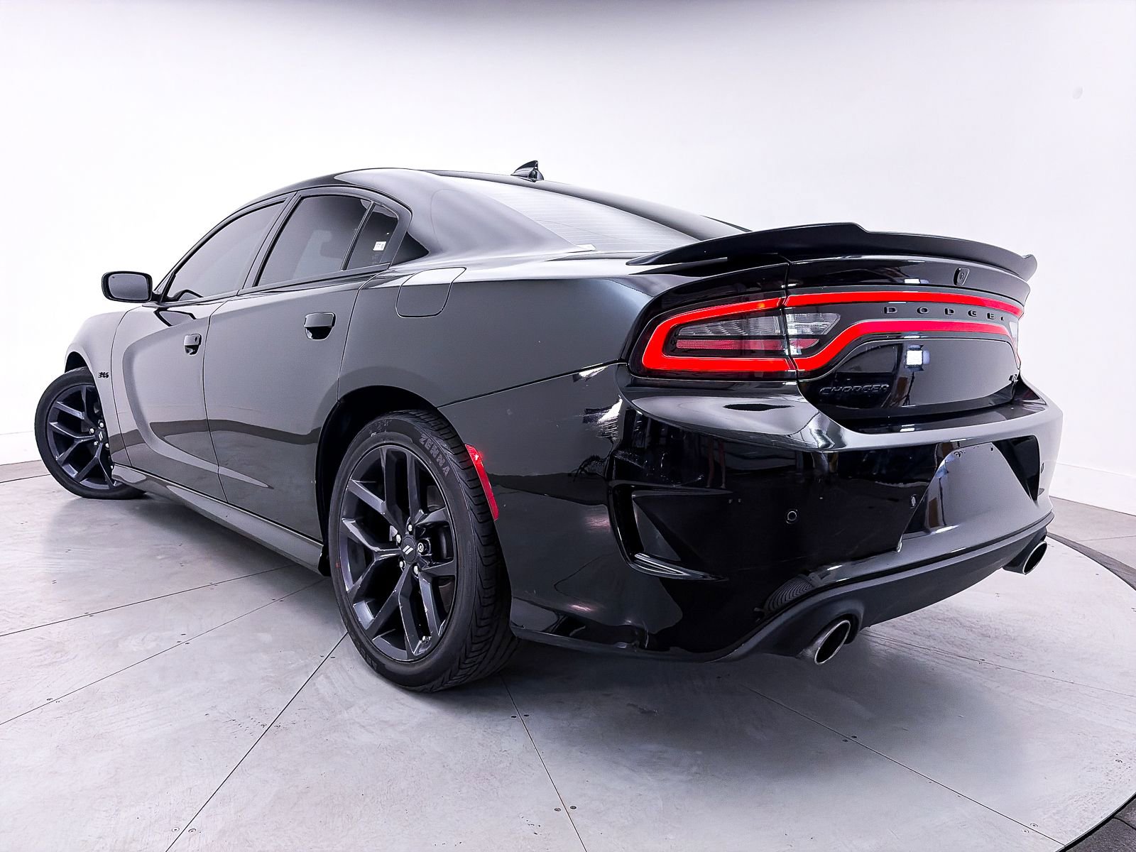 Used 2023 Dodge Charger R/T w/ Blacktop Package RWD image 2