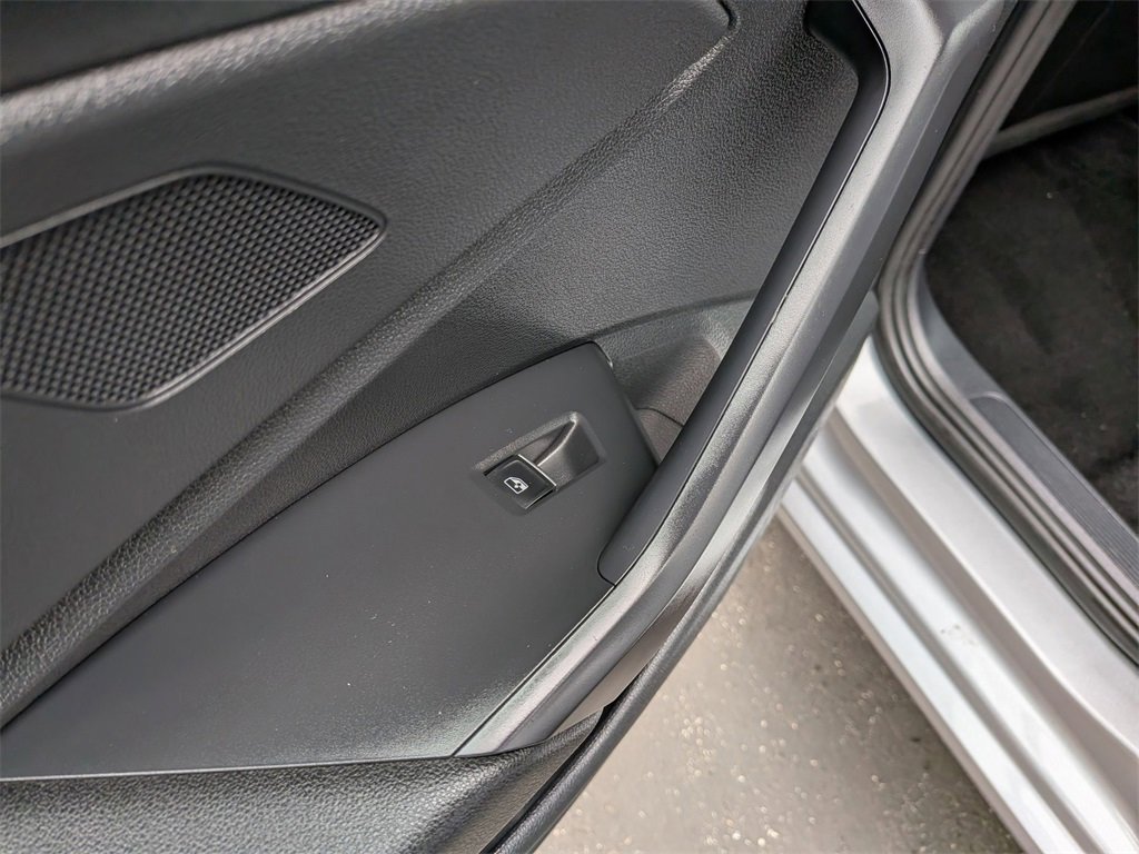 Used 2024 Volkswagen Jetta SE image 28