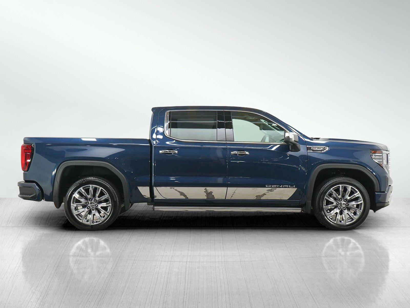 Used 2022 GMC Sierra 1500 Denali w/ Denali Reserve Package AWD/4WD image 6