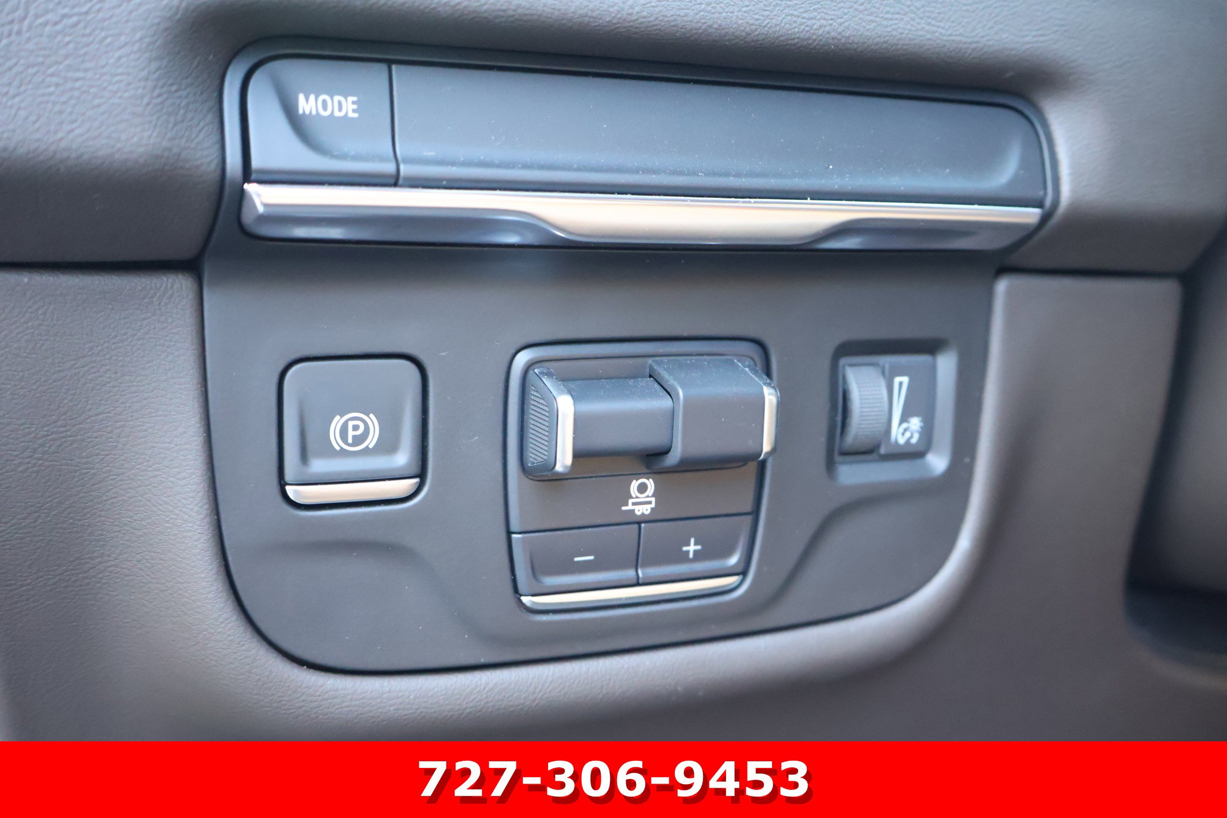 Used 2025 Cadillac Escalade ESV Premium Luxury image 27