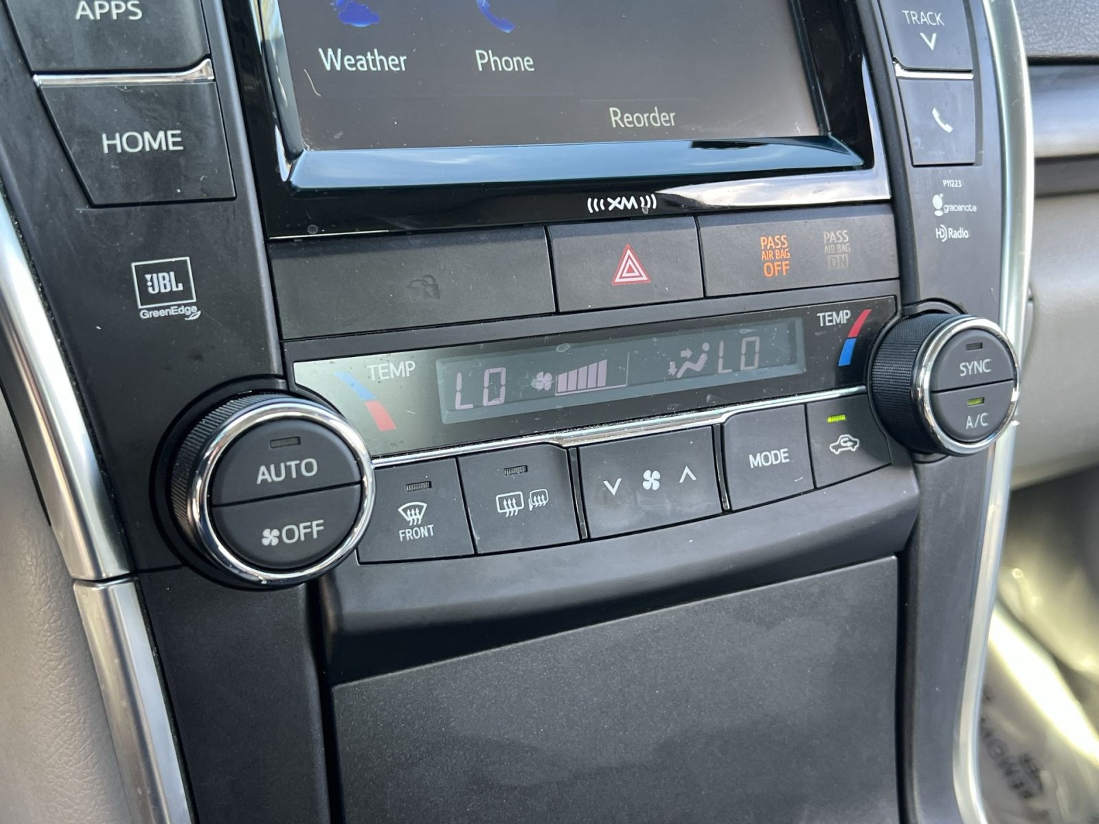 Used 2017 Toyota Camry XLE FWD image 29