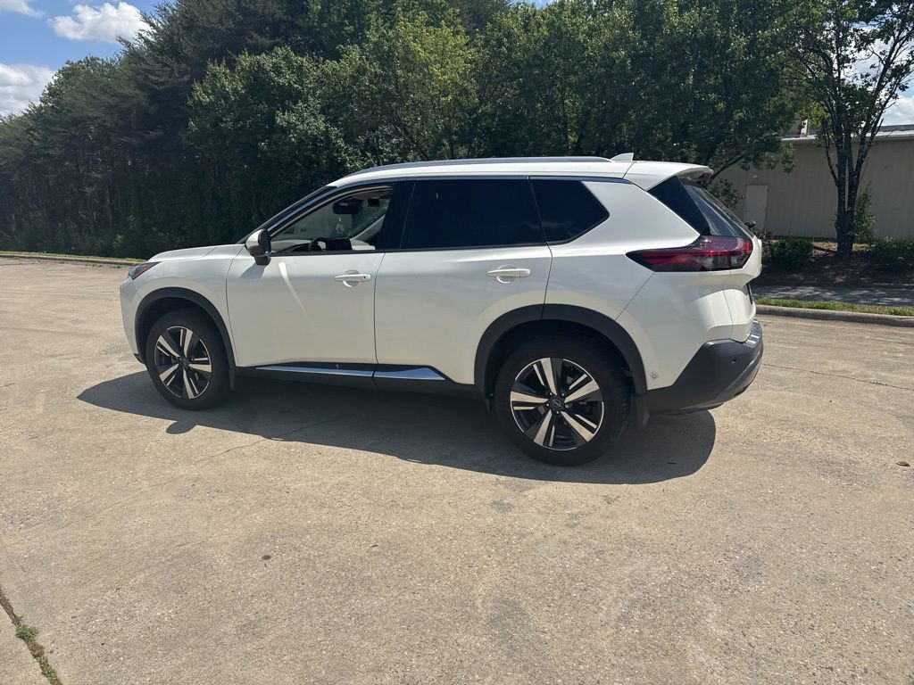 Used 2023 Nissan Rogue SL w/ SL Premium Package FWD image 5