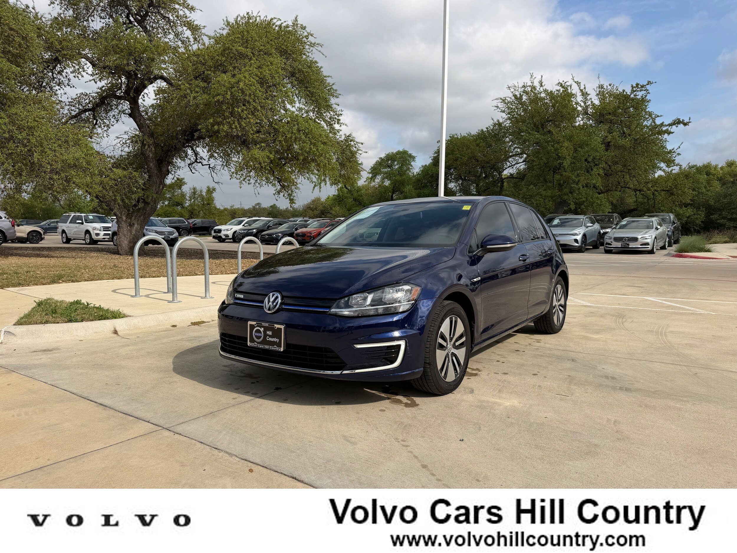 Used 2019 Volkswagen e-Golf SE FWD image 1