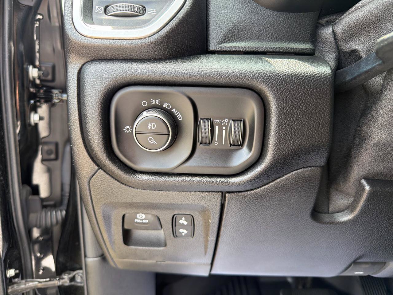 Used 2019 RAM 1500 Big Horn AWD/4WD image 14