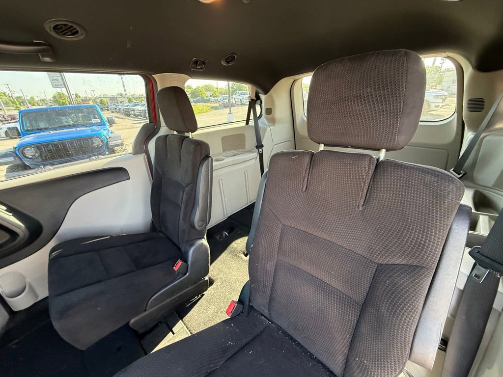 Used 2014 Dodge Grand Caravan SE image 24