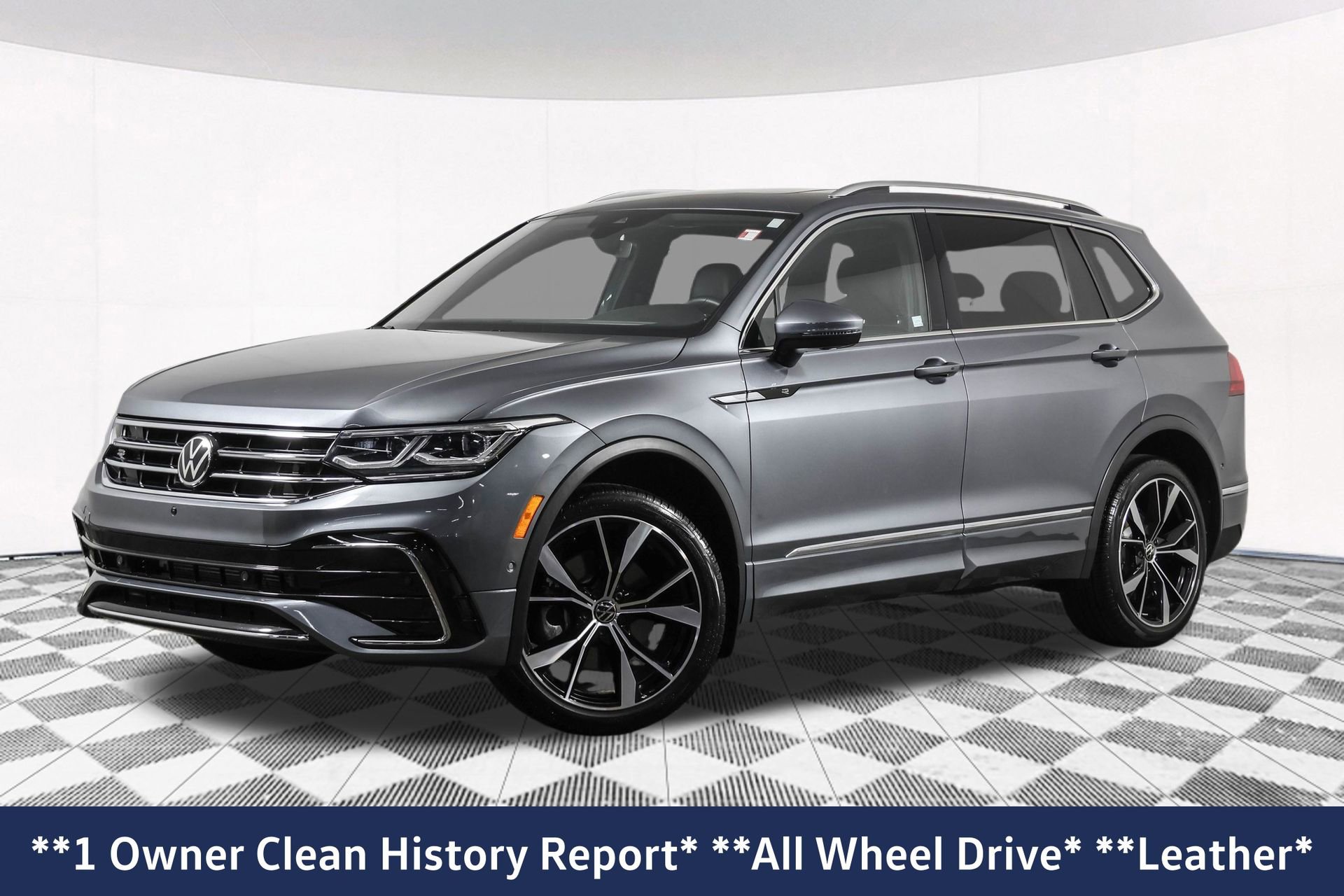 Used 2024 Volkswagen Tiguan SEL R-Line AWD/4WD image 2