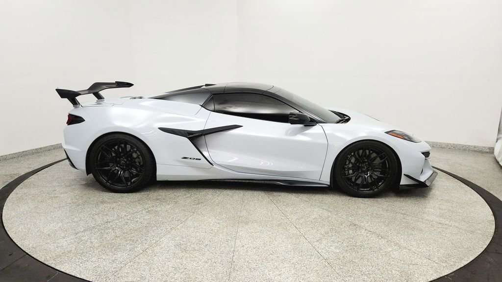 Used 2024 Chevrolet Corvette Z06 w/ Z07 Performance Package image 6