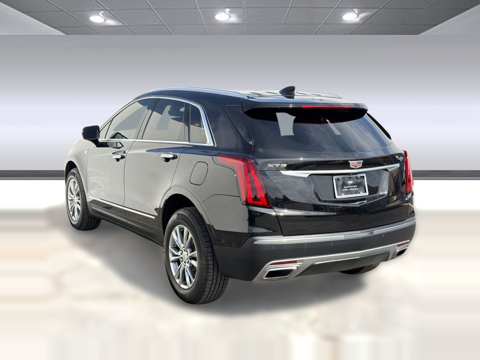 Certified 2023 Cadillac XT5 Premium Luxury w/ Technology Package FWD image 3