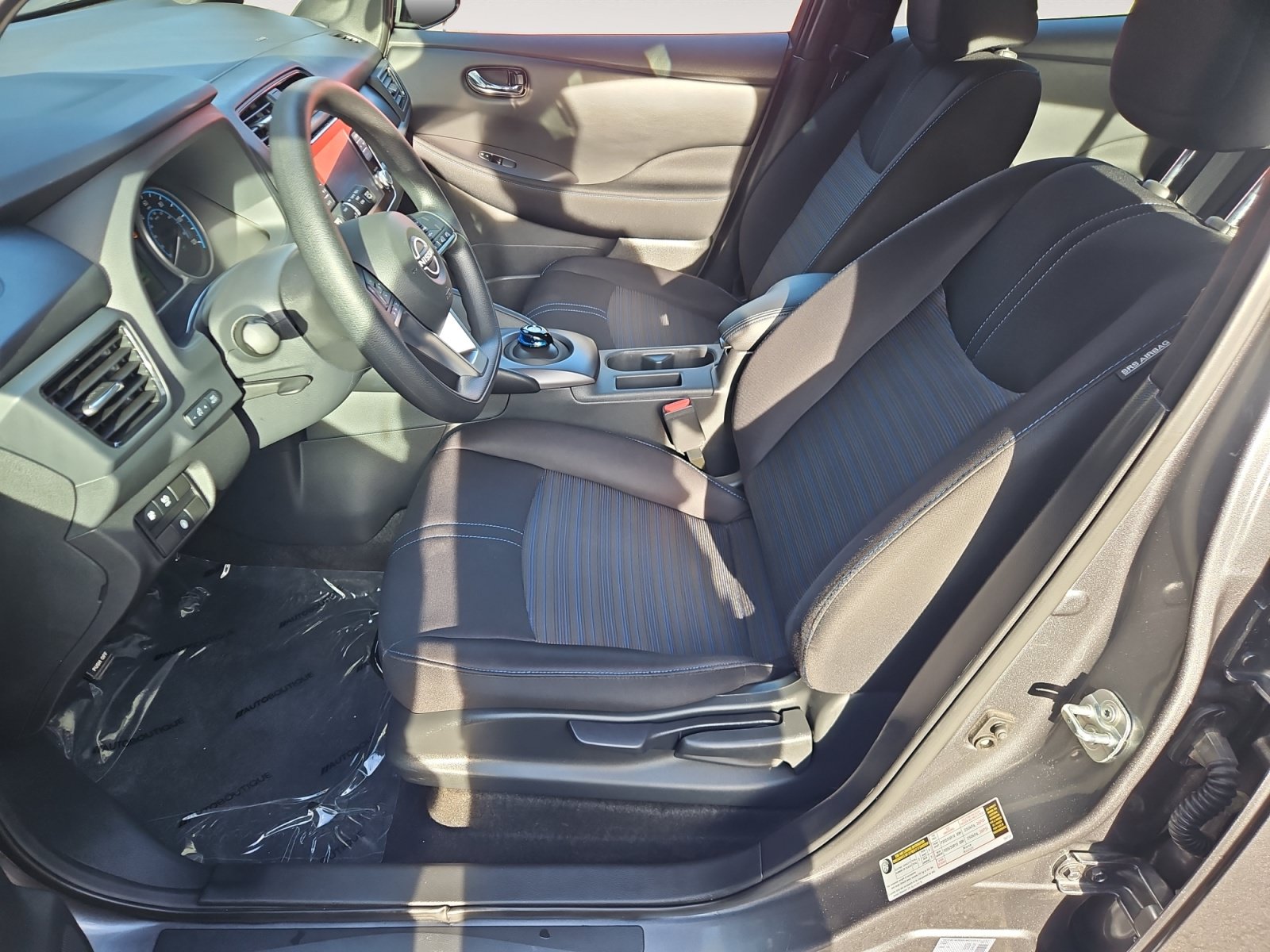 Used 2025 Nissan Leaf S FWD image 9