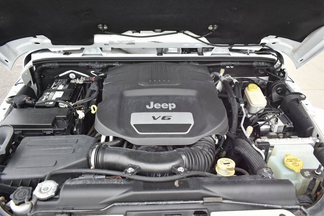 Used 2016 Jeep Wrangler Unlimited Sahara w/ Dual Top Group image 43