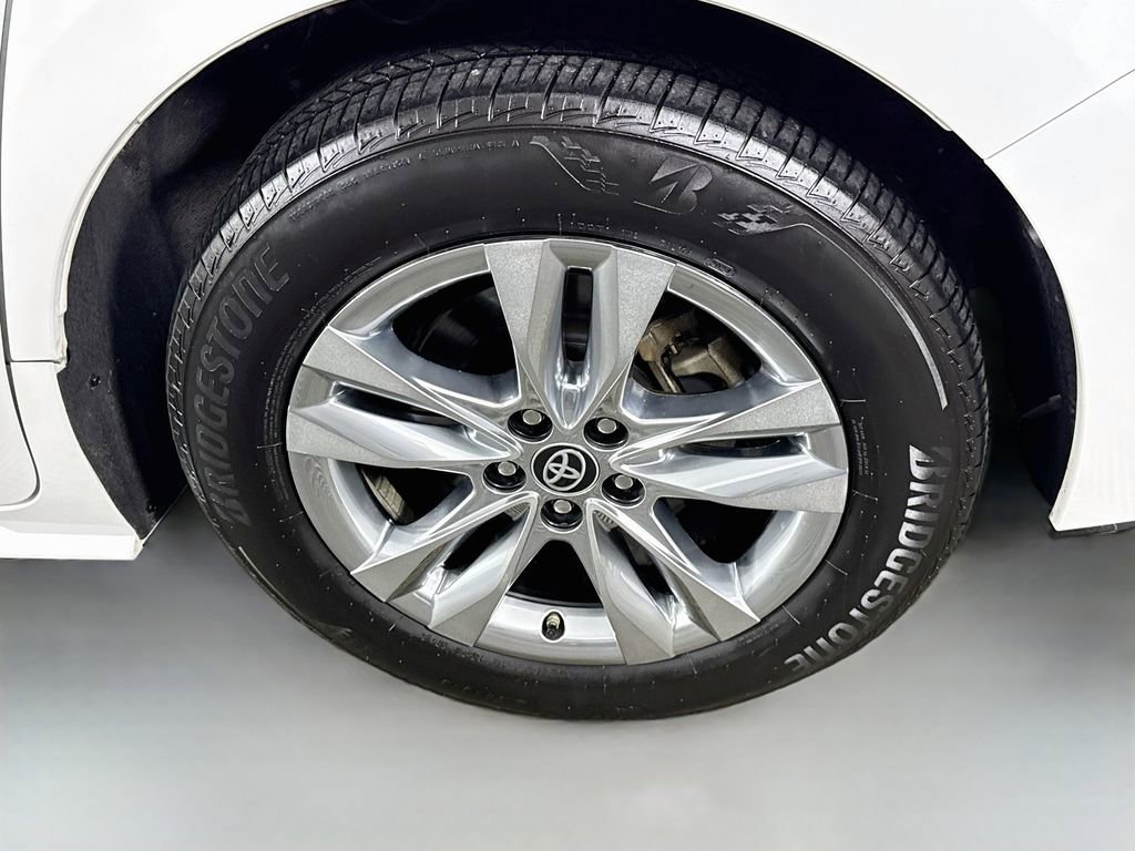 Certified 2024 Toyota Sienna XLE w/ XLE Plus Package AWD/4WD image 39