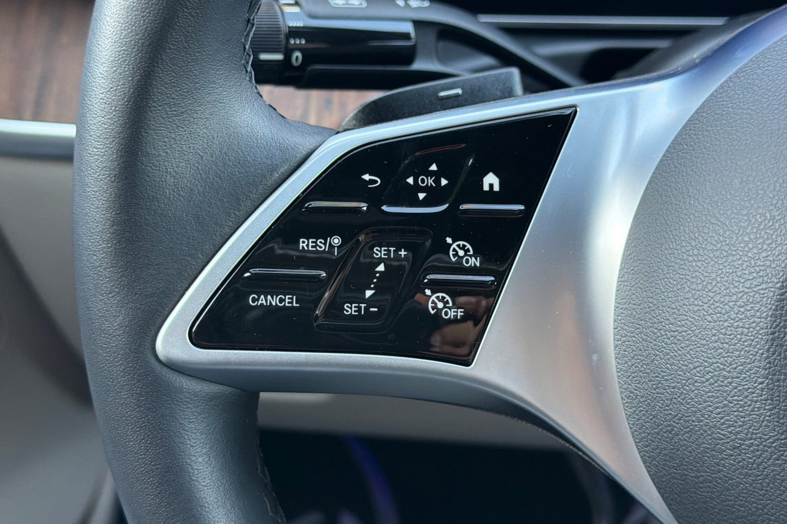 Certified 2025 Mercedes-Benz C 300 Sedan image 27