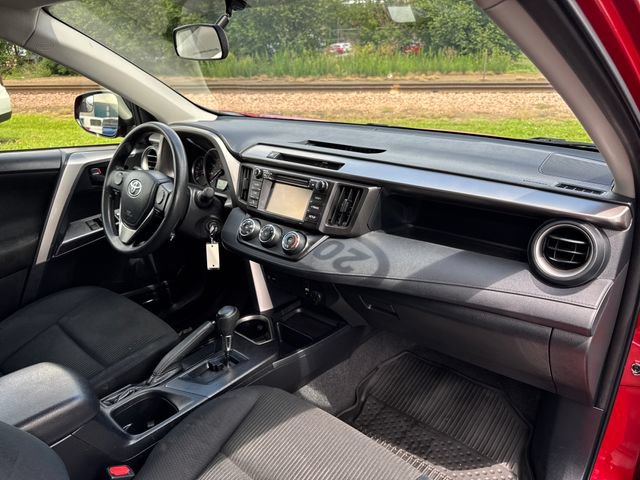 Used 2016 Toyota RAV4 LE AWD/4WD image 26