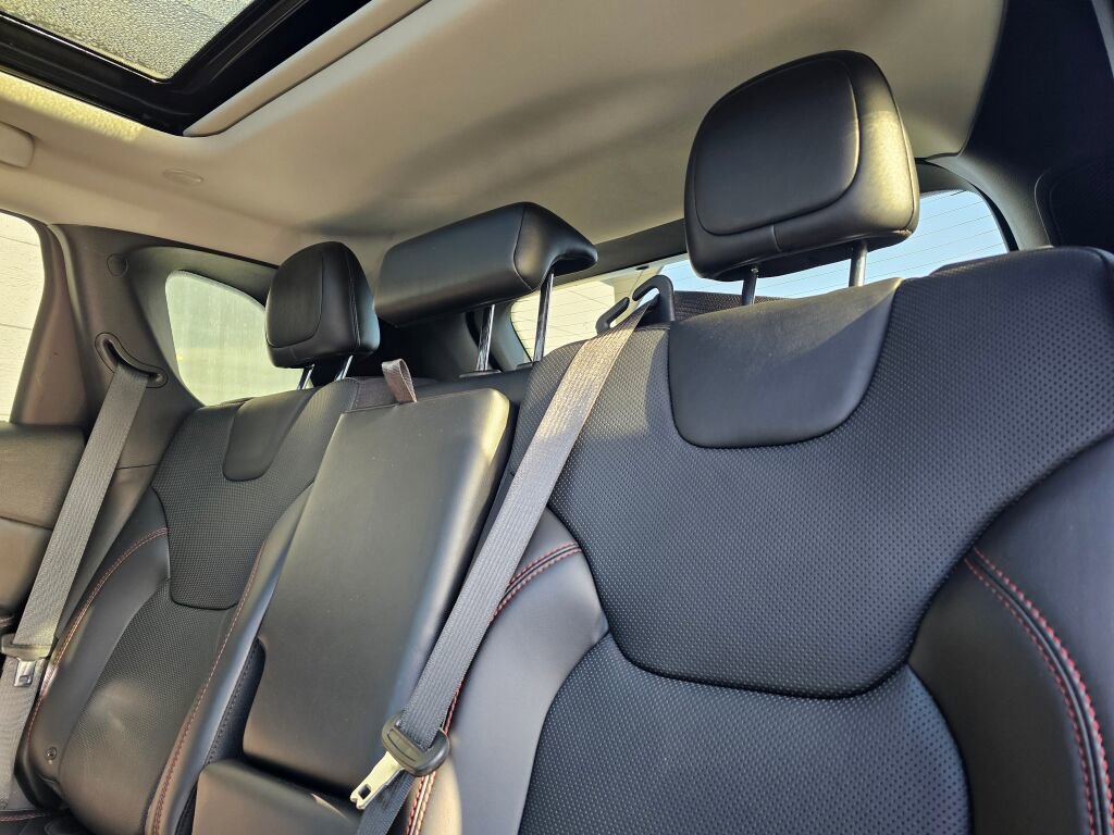 Used 2019 Jeep Cherokee Trailhawk image 17