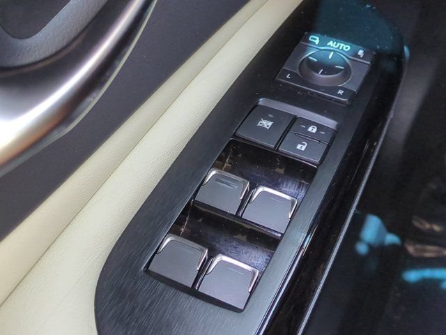 Certified 2022 Lexus ES 300h w/ Accessory Package 2 FWD image 24