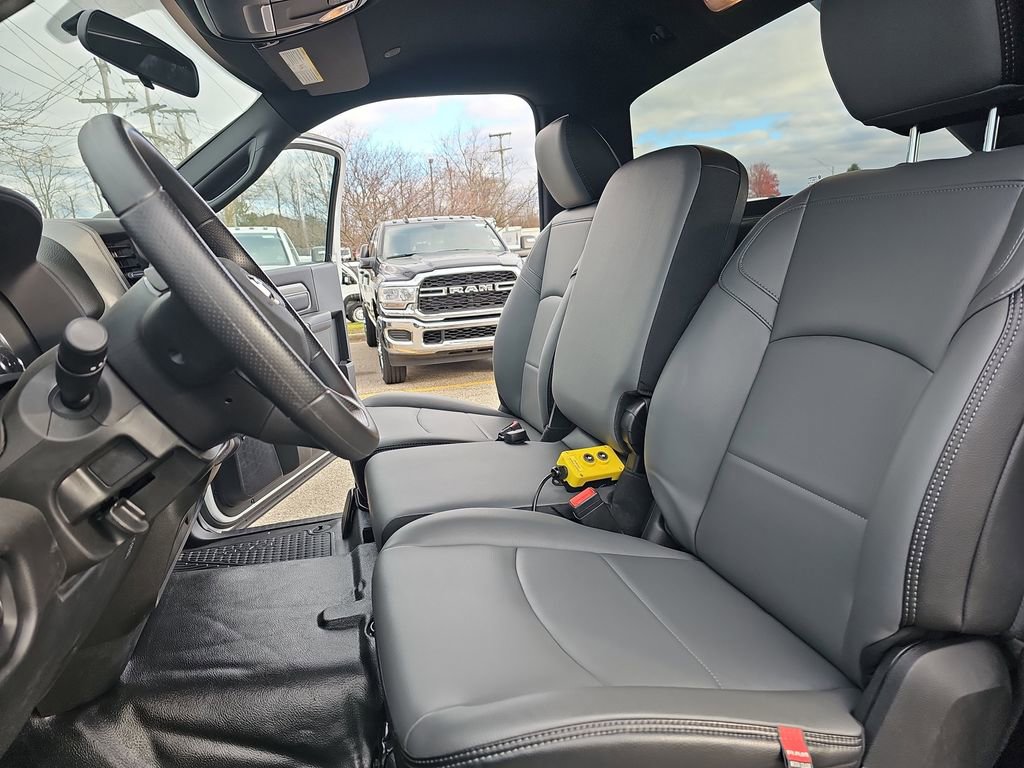 New 2024 RAM 4500 Tradesman image 17
