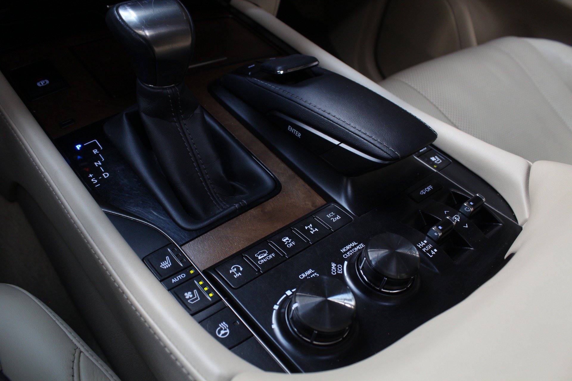 Used 2021 Lexus LX 570 4WD w/ Luxury Package image 66