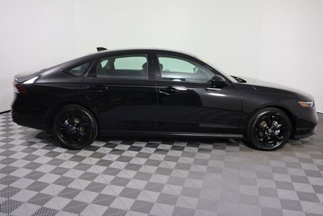 Certified 2025 Honda Accord SE image 9