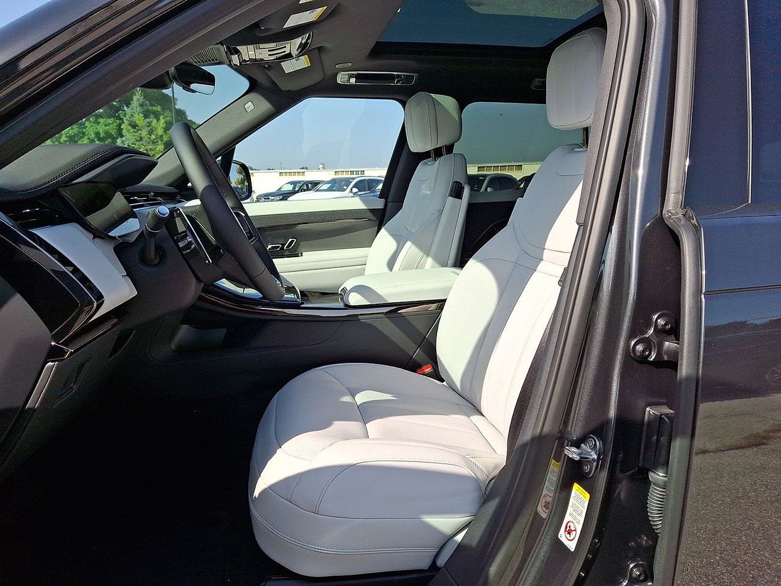 New 2026 Land Rover Range Rover Sport SE AWD/4WD image 17