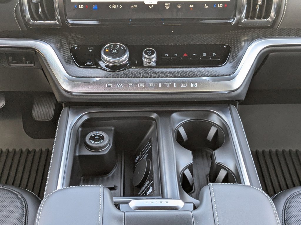 New 2027 Ford Expedition Platinum w/ Stealth Performance Package AWD/4WD image 19