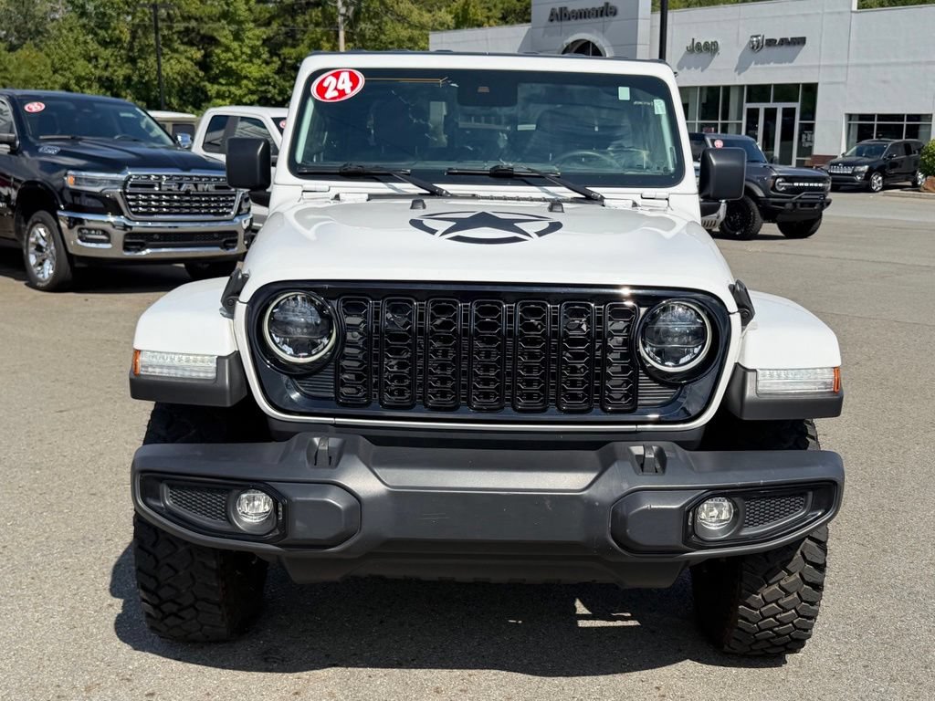 Used 2024 Jeep Gladiator Sport AWD/4WD image 9