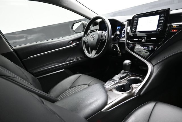 Used 2022 Toyota Camry SE FWD image 13