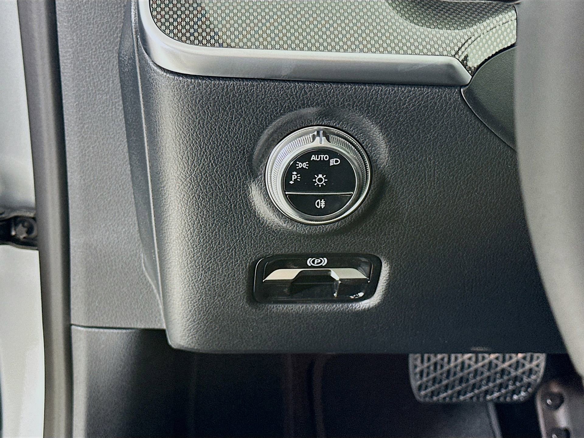 New 2026 Mercedes-Benz C 300 Sedan image 11