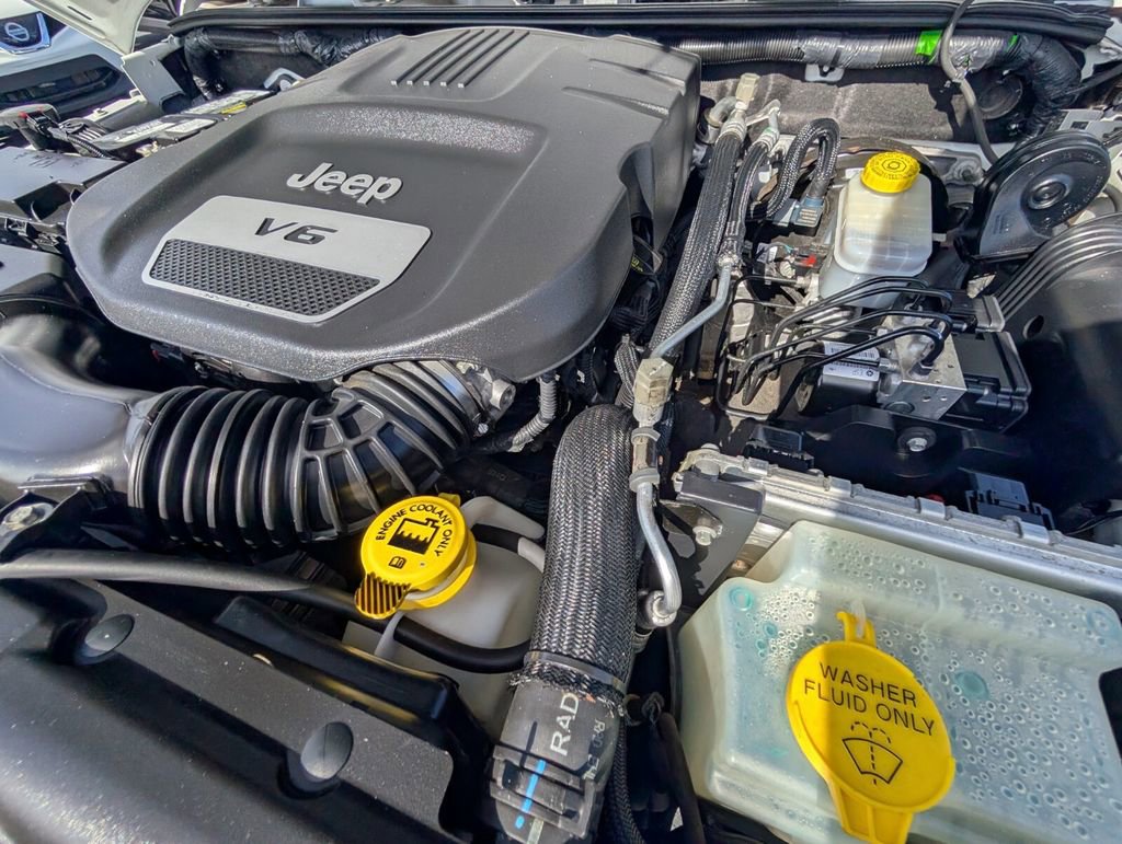 Used 2017 Jeep Wrangler Unlimited Sahara w/ Connectivity Group image 21