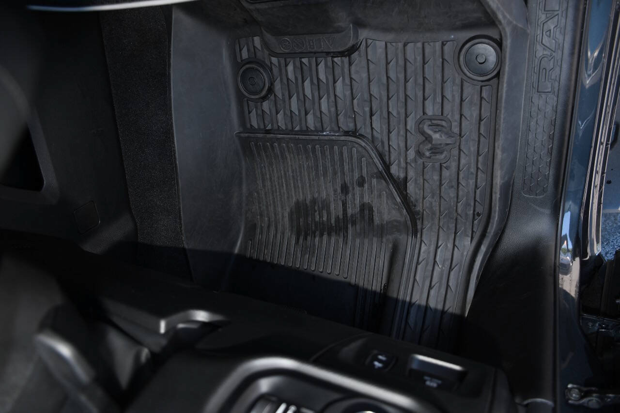 Used 2025 RAM 1500 Laramie AWD/4WD image 14