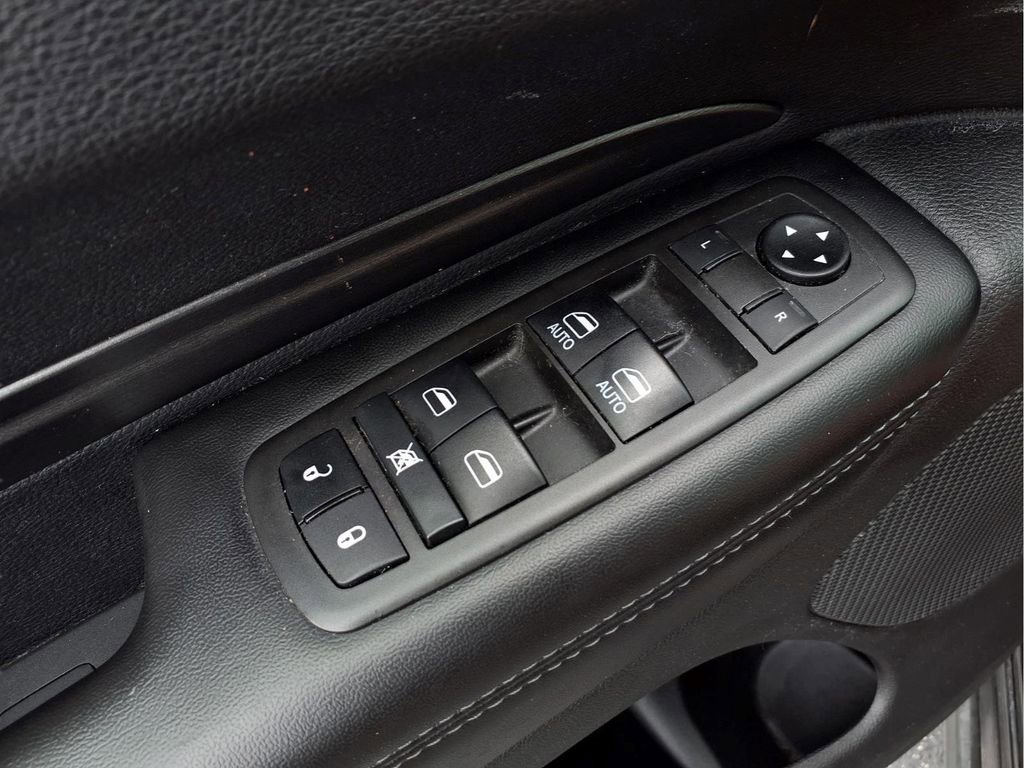 Used 2021 Dodge Durango SXT AWD/4WD image 16