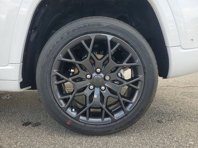 New 2026 Jeep Grand Cherokee Summit image 12