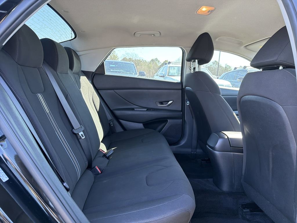 Used 2023 Hyundai Elantra SEL image 16