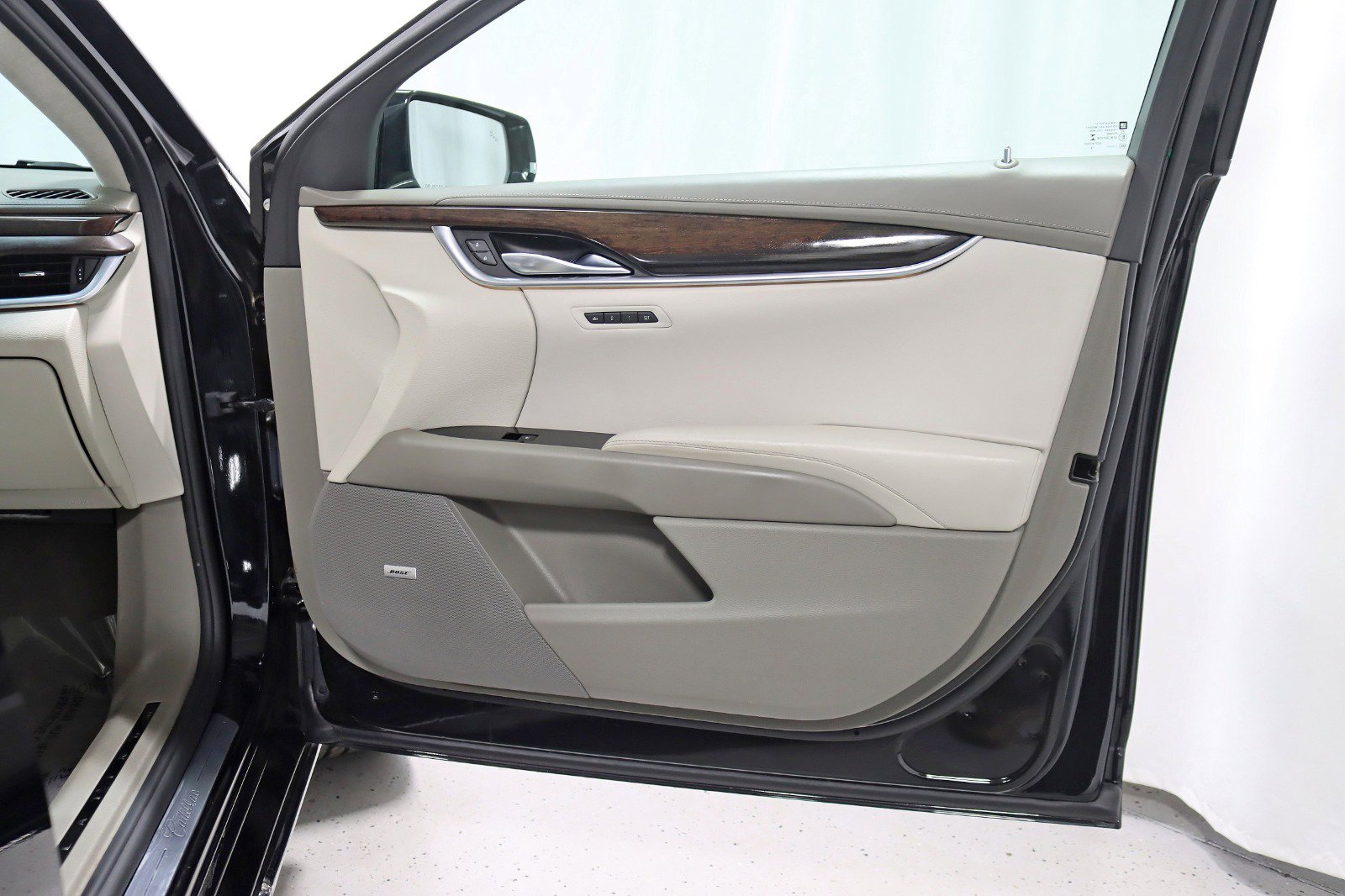 Used 2015 Cadillac XTS Platinum image 35