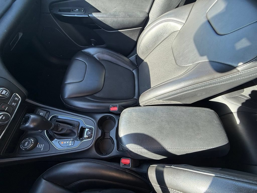 Used 2021 Jeep Cherokee Latitude Plus AWD/4WD image 13