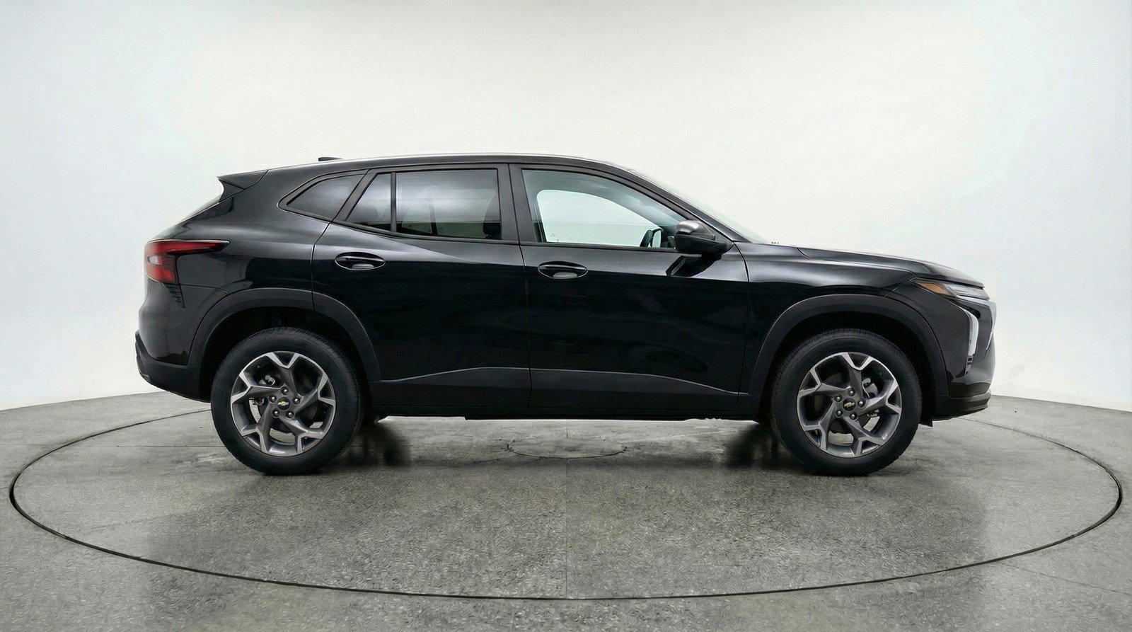 Used 2025 Chevrolet Trax LT FWD image 11