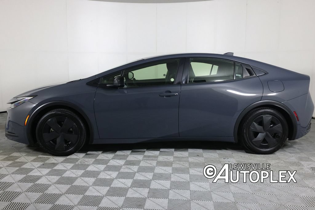 Used 2025 Toyota Prius LE FWD image 8