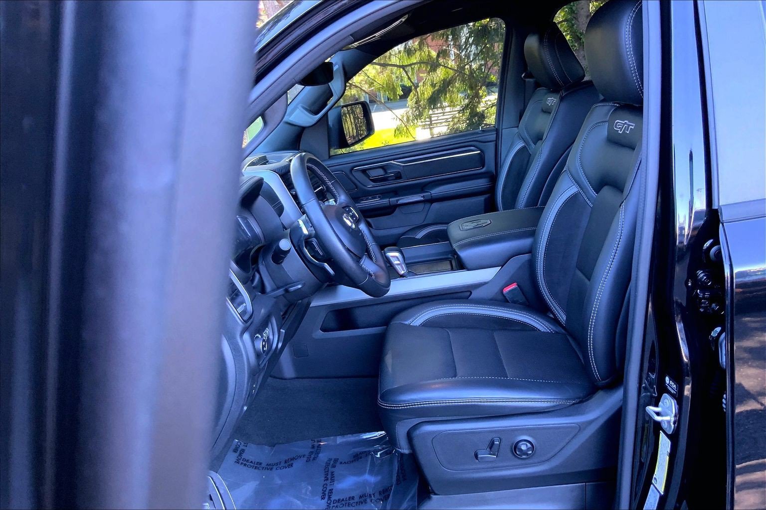 Used 2023 RAM 1500 Laramie AWD/4WD image 7