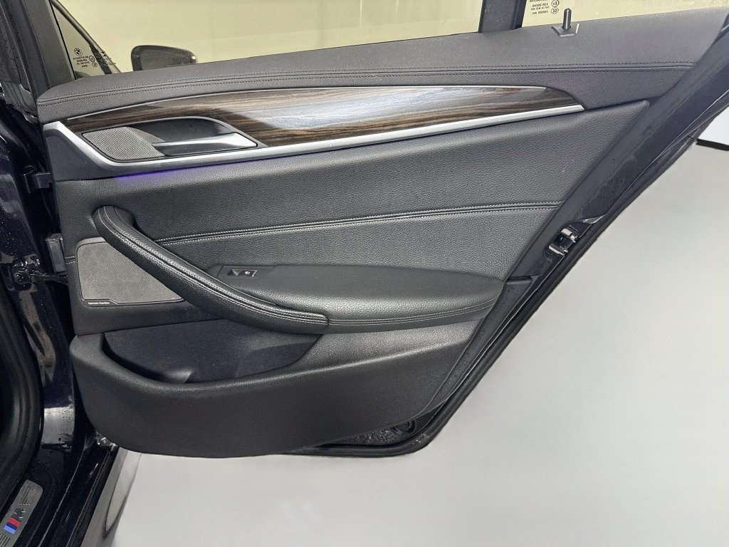 Used 2020 BMW M550i xDrive AWD/4WD image 27