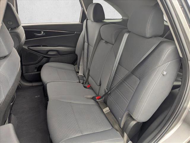 Used 2019 Kia Sorento LX w/ LX Convenience Package image 19