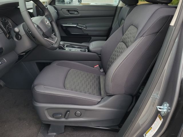 New 2026 Nissan Pathfinder SV w/ SV Premium Package AWD/4WD image 9
