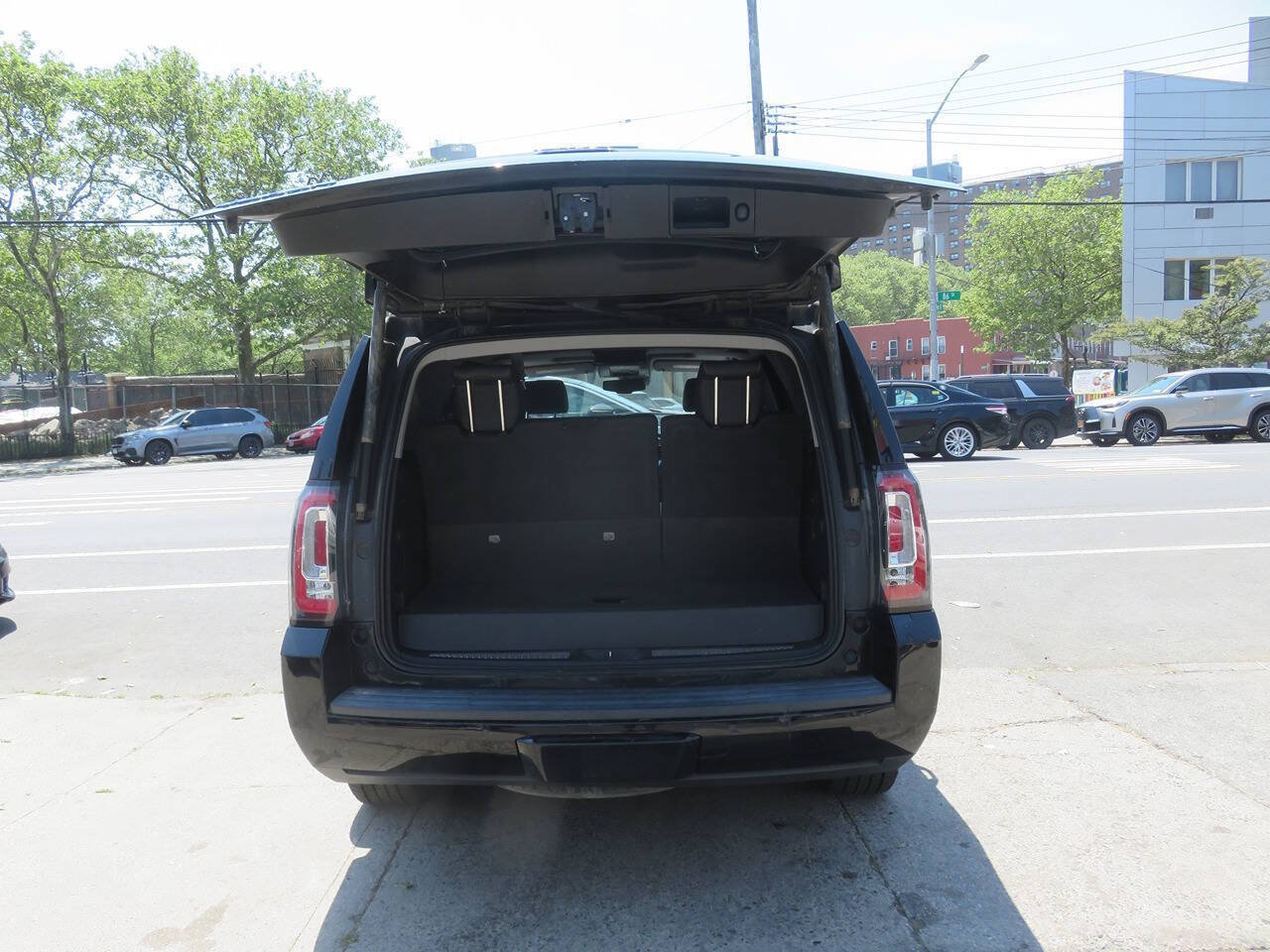 Used 2016 GMC Yukon SLT w/ Open Road Package AWD/4WD image 28