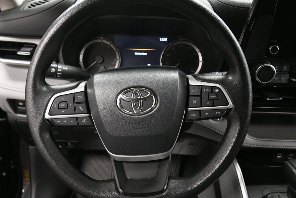 Used 2023 Toyota Highlander L AWD/4WD image 13