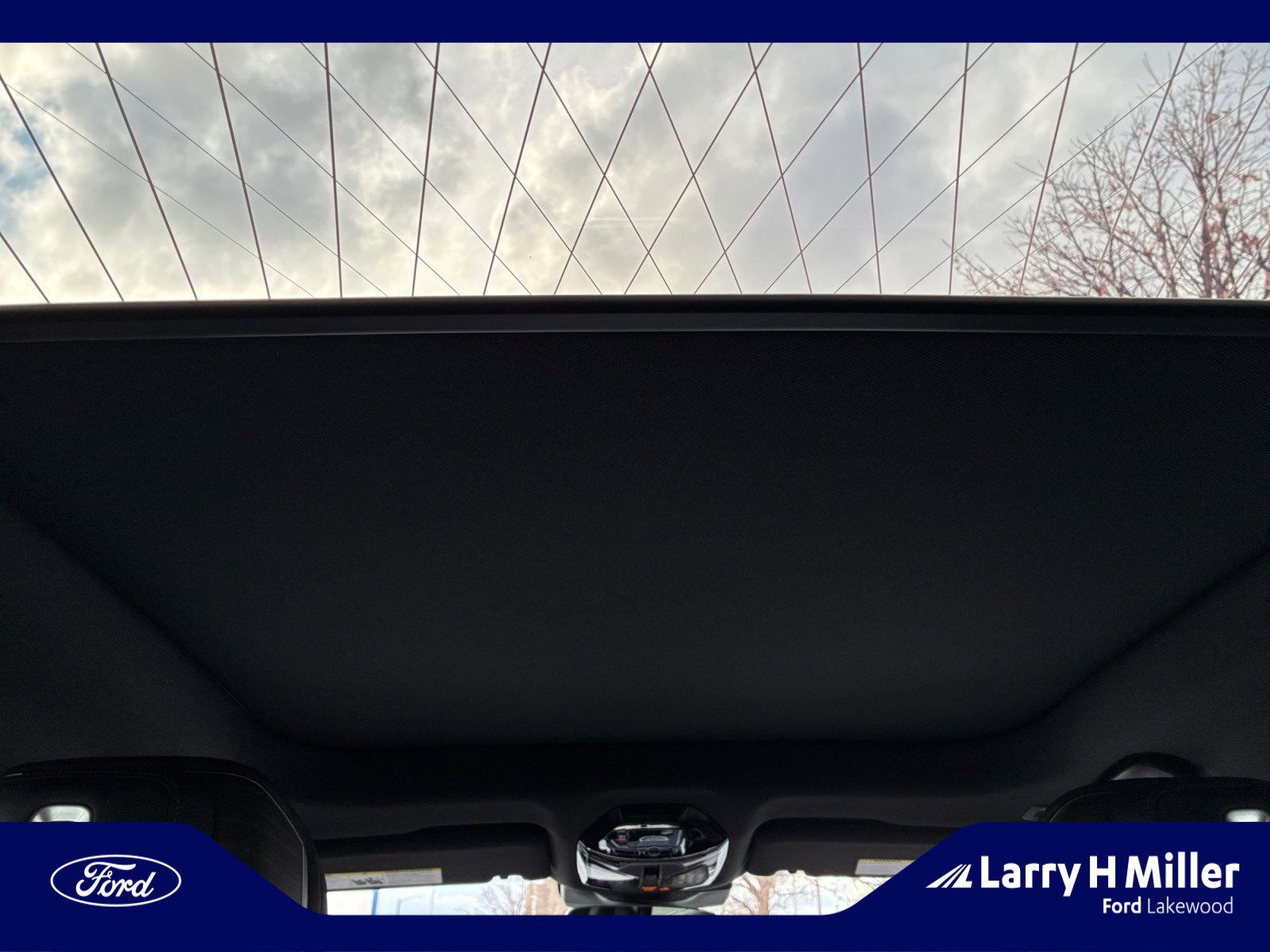 Used 2025 BMW 760i xDrive w/ Premium Package image 33