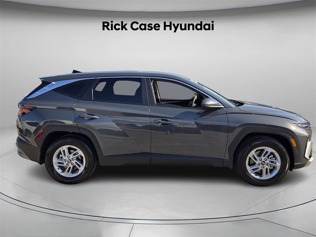 Certified 2025 Hyundai Tucson SE image 4